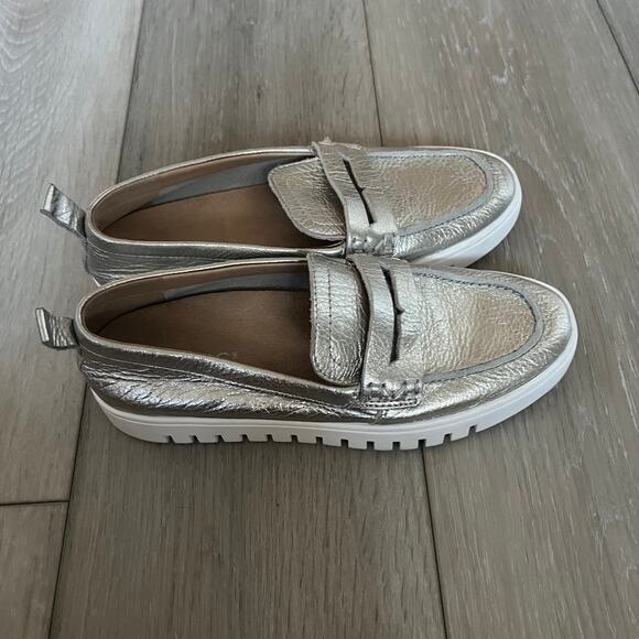 Vionic 'Uptown' Women's 6.5 Silver Leather Penny Loafer Flat Comfort Shoe - Picture 5 of 11